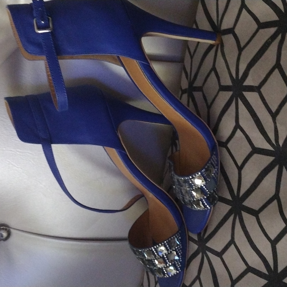Shoes - Picture 2 of 4